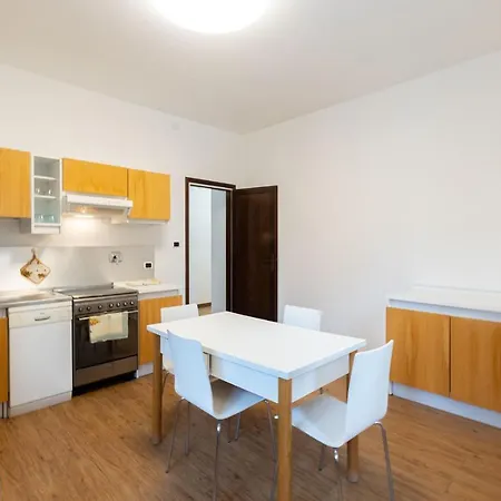 Lame, By Short Holidays * Bolonia