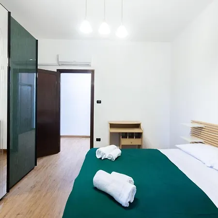 Lame, By Short Holidays