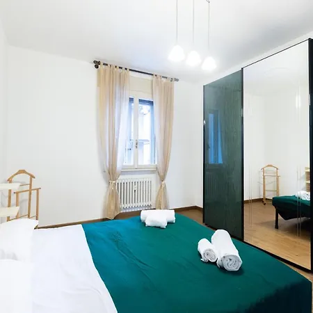 Lame, By Short Holidays *