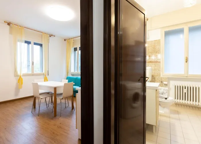 Apartment Lame, By Short Holidays *