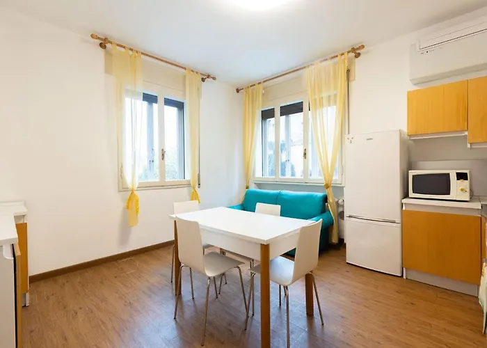 Lame, By Short Holidays Bolonya