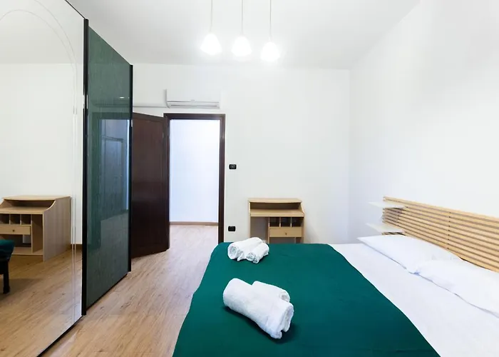 Lame, By Short Holidays