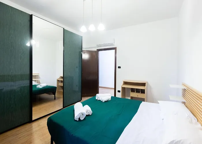 Lame, By Short Holidays * Bolonya