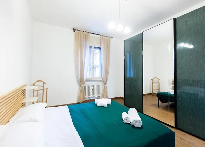 Lame, By Short Holidays *